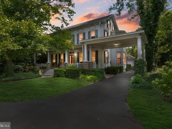 151 Burlington Path Rd, Cream Ridge, NJ 08514