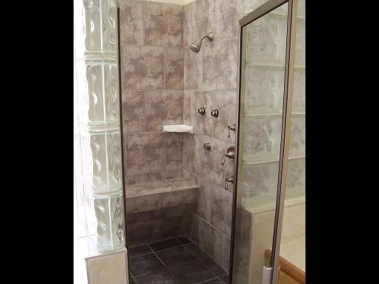 221 Hickory Ln — Photo 7