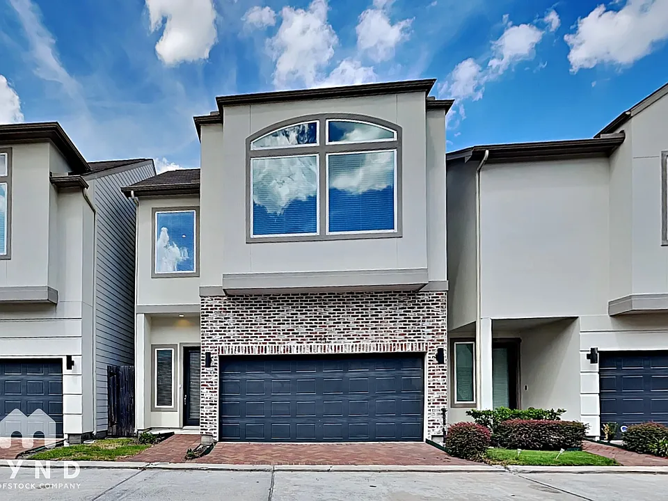 113 Knightsbridge Park Ln