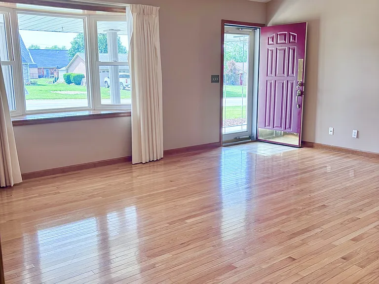 4422 Obing Strasse — Photo 4