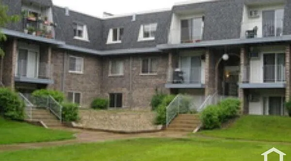 2 bed, 975 sqft, $1,900 — Photo 1