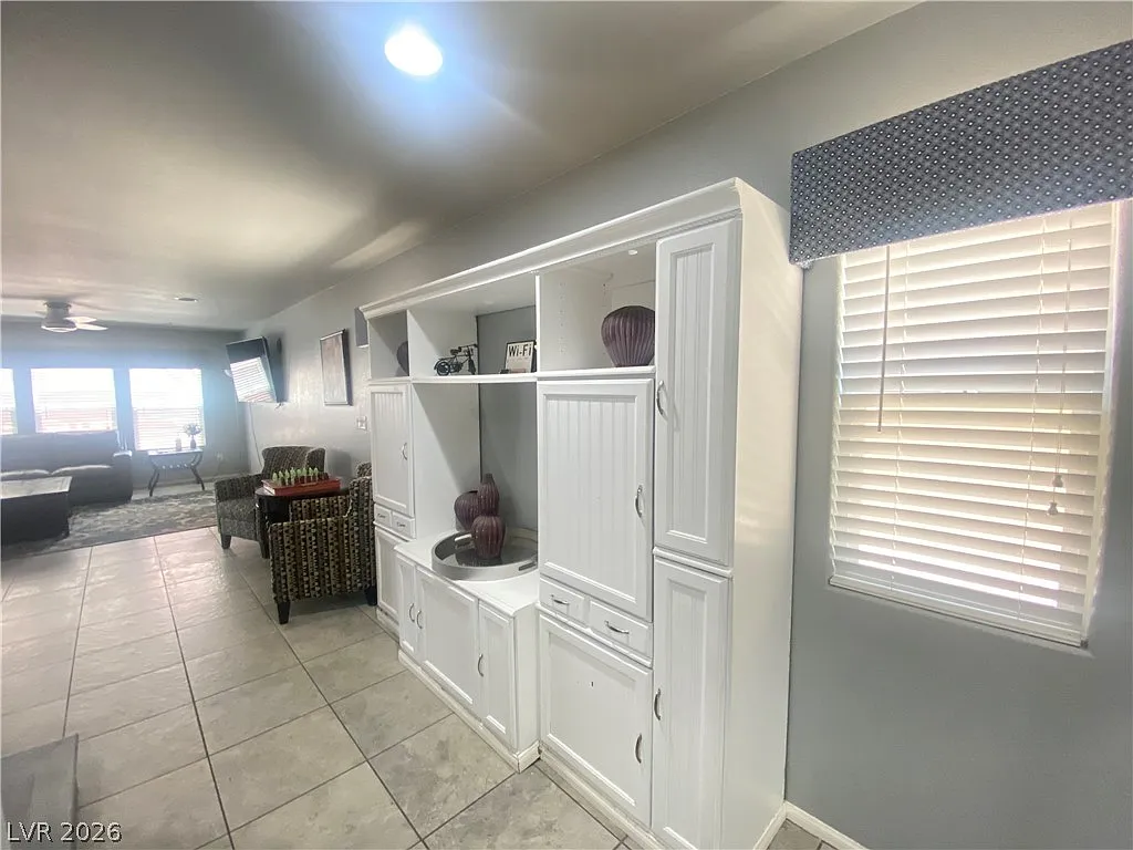 5 bed, 2.5 bath, 2460 sqft, $2,800 — Photo 3