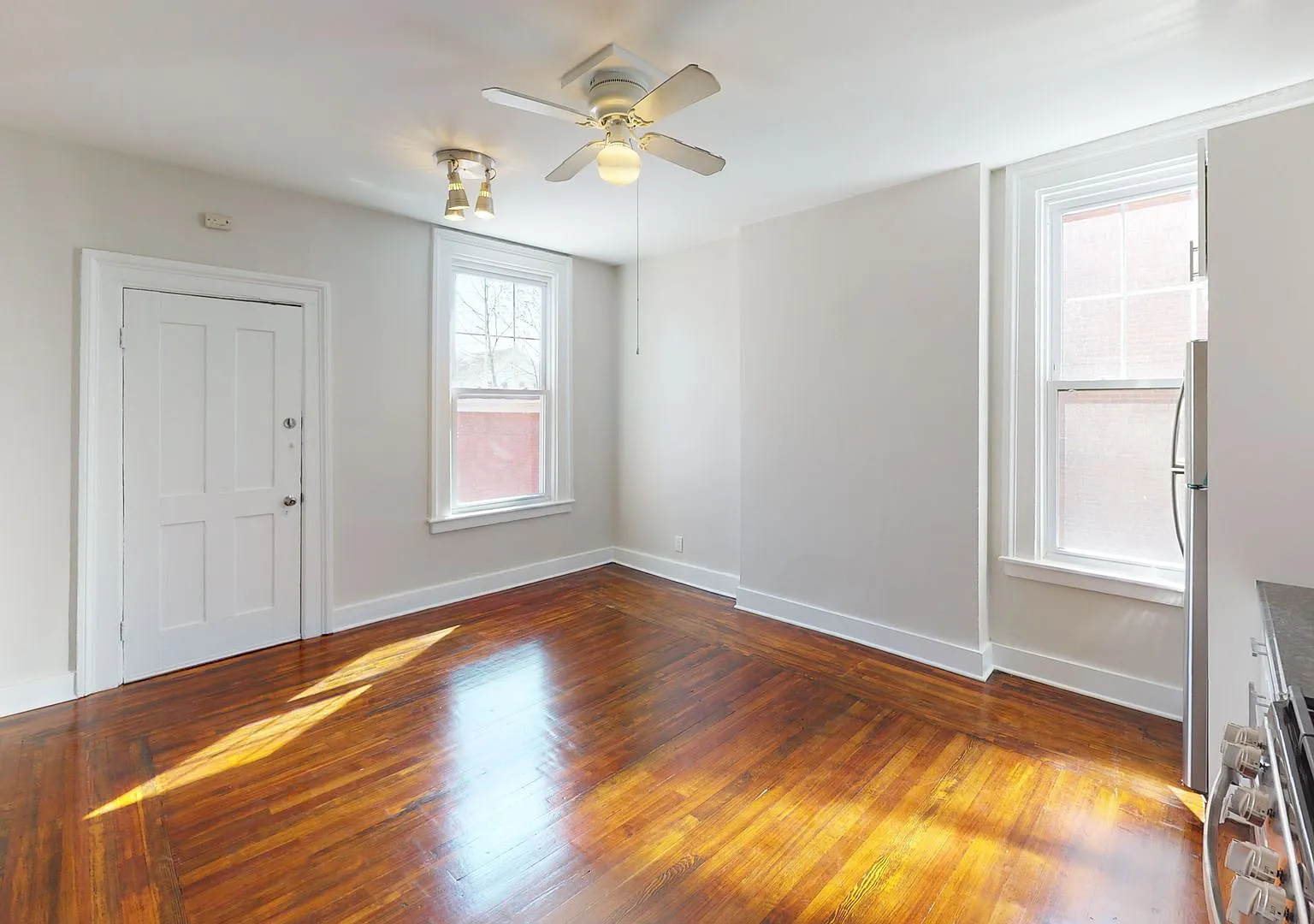 542 Chapel St — Photo 3