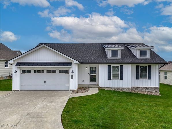921 Cabot Dr, Canal Fulton, OH 44614