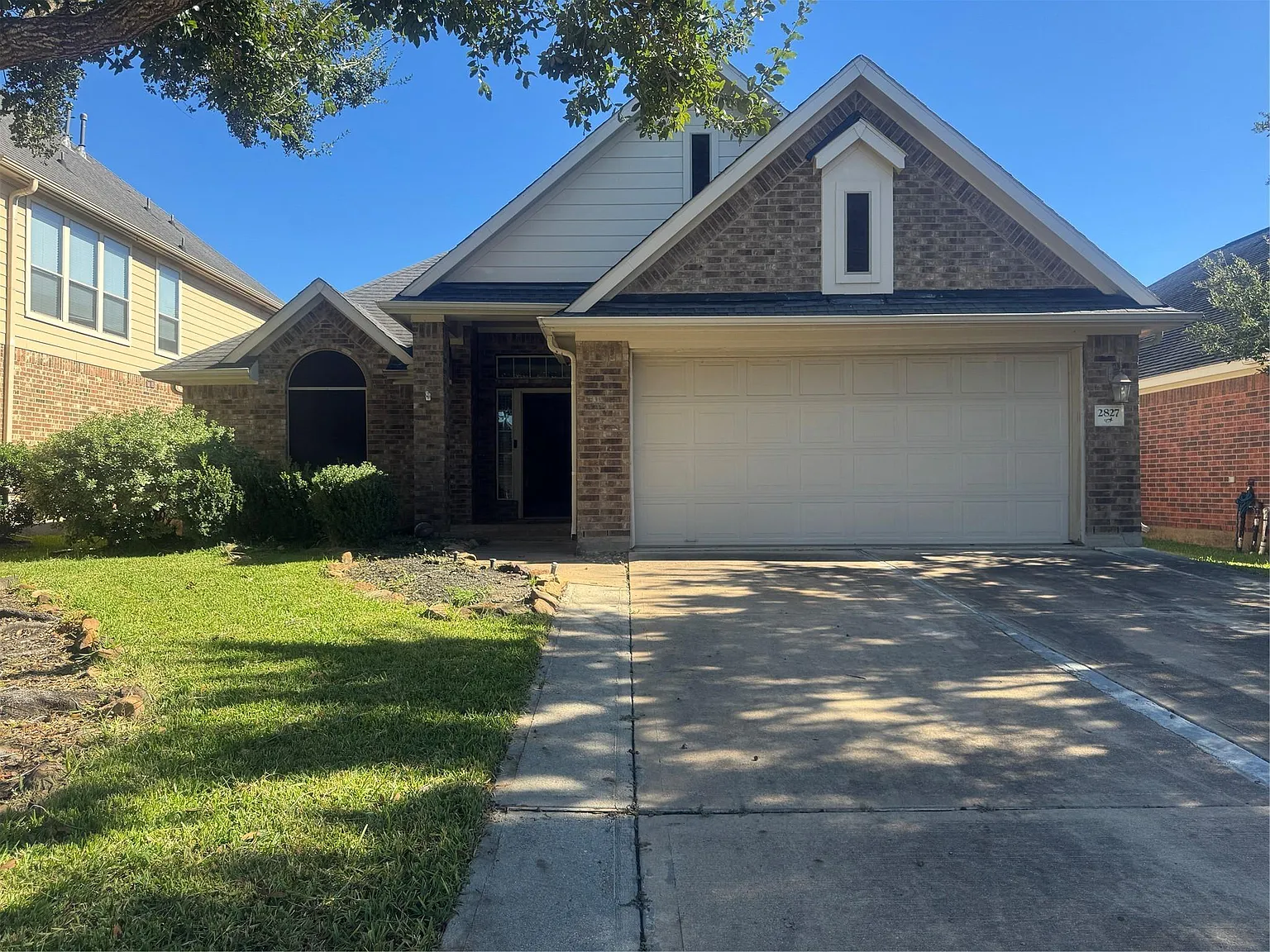 4 bed, 2.0 bath, 2368 sqft, $2,400 — Photo 2