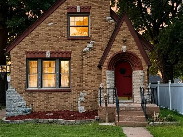 111 E Olive St, Staunton, IL 62088