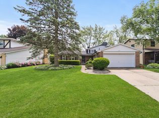 241 Anthony Rd, Buffalo Grove, IL 60089