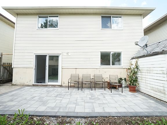3rd image of 594 Queen Victoria Dr