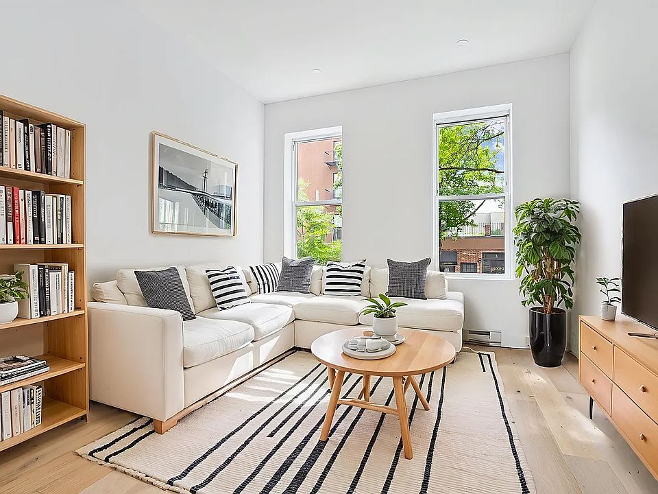 1st image of 558 Henry St APT 2