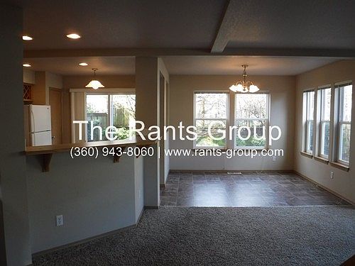 5th image of 1422 Derby Ln SE