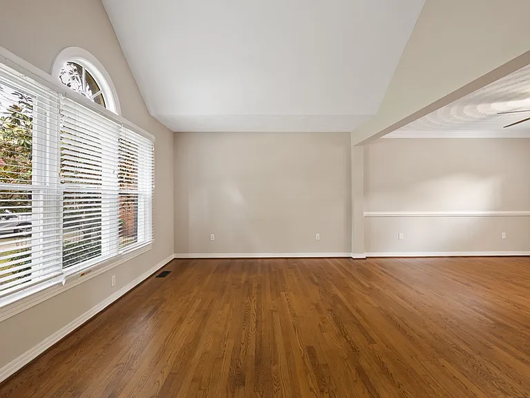 501 Asbury Ct — Photo 6