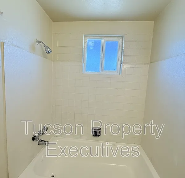 240 W Sahuaro St #12 — Photo 5