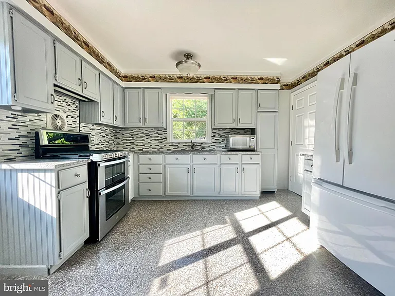 19 Hickory Ln — Photo 9