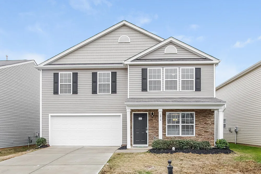 4 bed, 2.5 bath, 2670 sqft, $2,360 — Photo 1