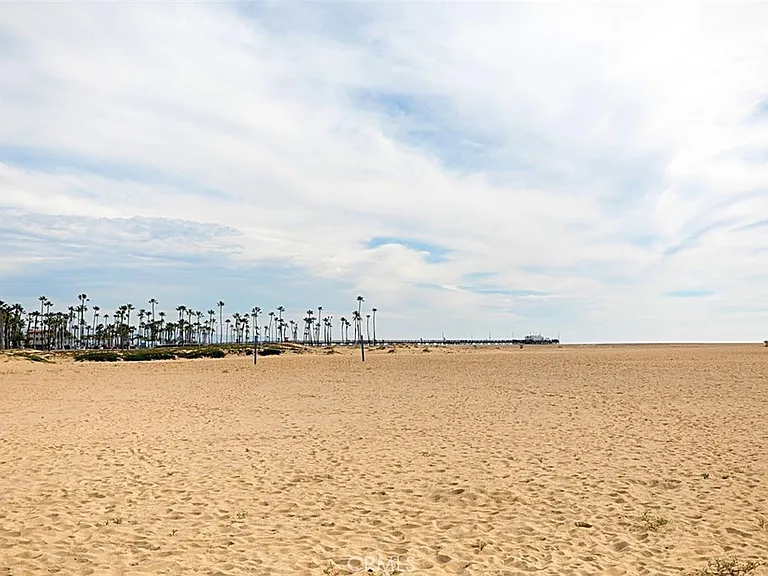 208 E Balboa Blvd — Photo 43