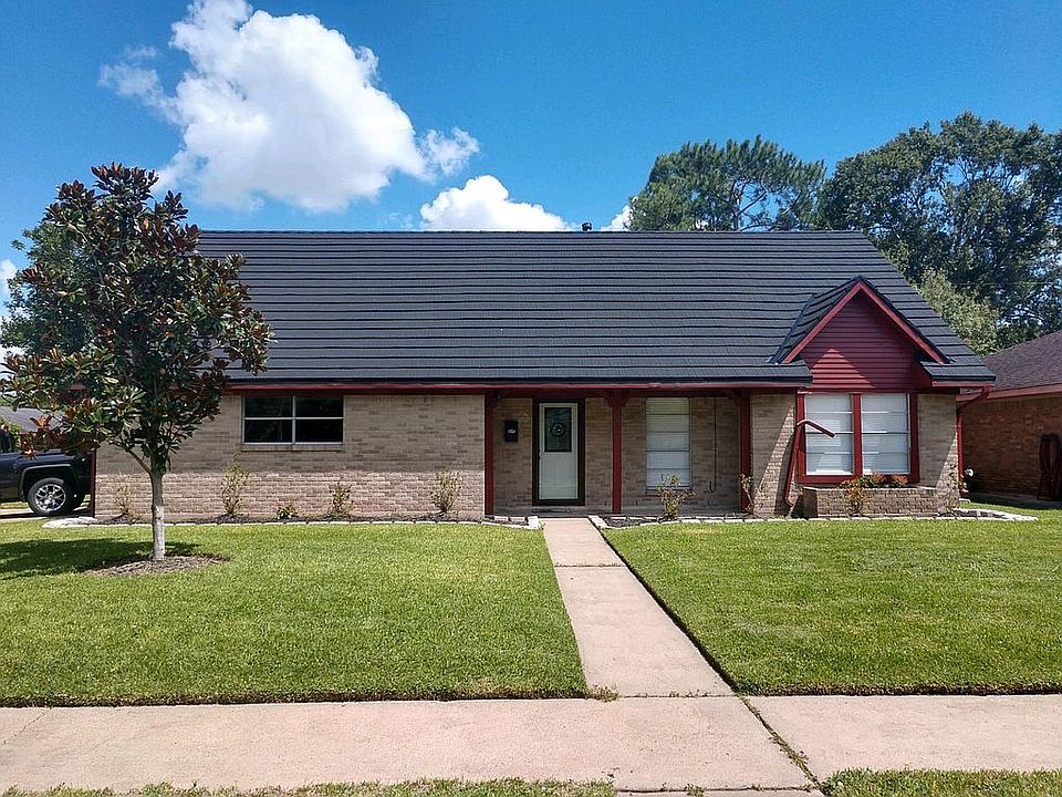 1st image of 305 Crete Dr