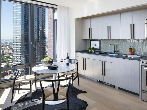 250 Ashland Place image 2 of 18