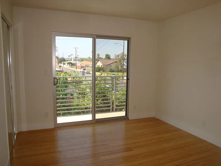 4515 McConnell Ave — Photo 7