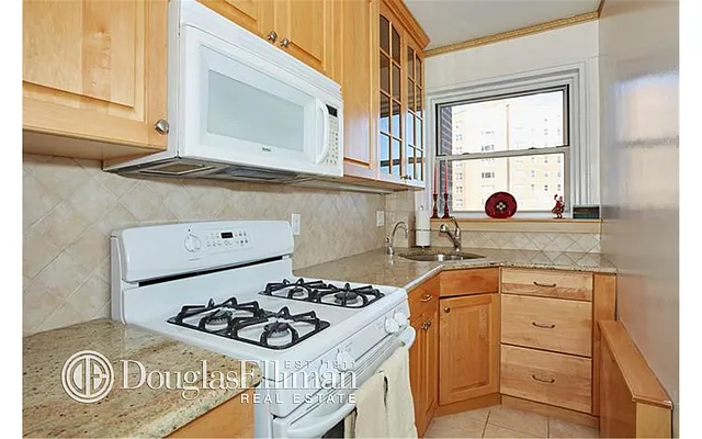 Sold by Douglas Elliman | media 8