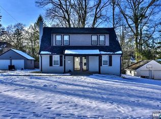 9 Cottage Ln, Upper Saddle River, NJ 07458