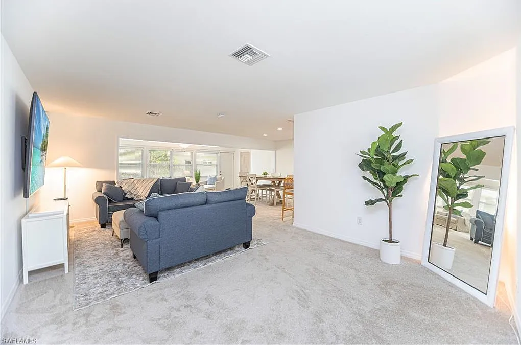 3 bed, 2.0 bath, 1866 sqft, $6,000 — Photo 3