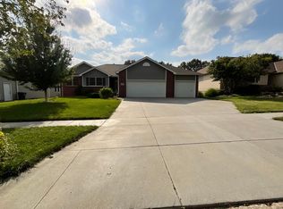 8301 Wilderness Ridge Dr, Lincoln, NE 68512