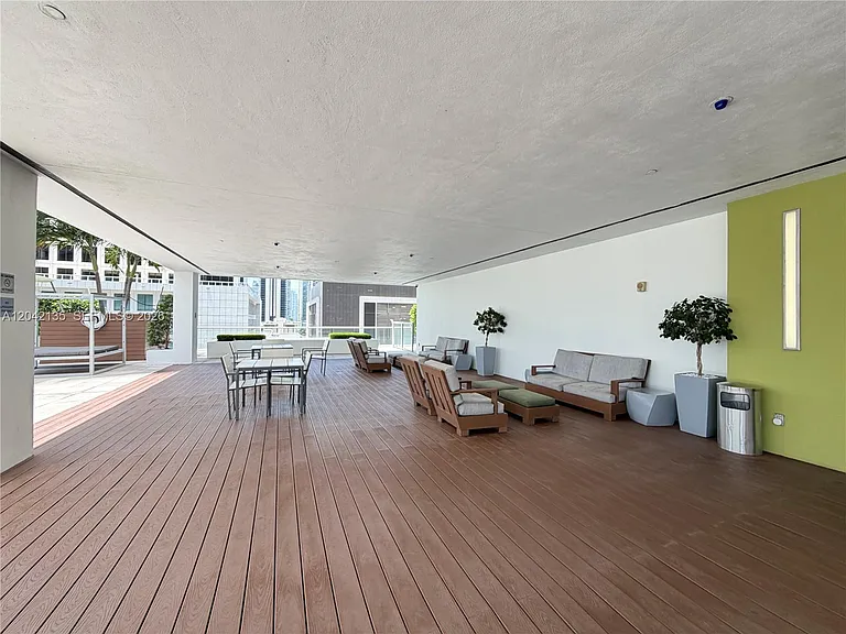 55 SE 6th St #3900 — Photo 14