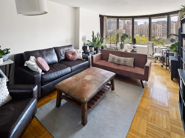 330 East 38th Street 10B image 1 of 7