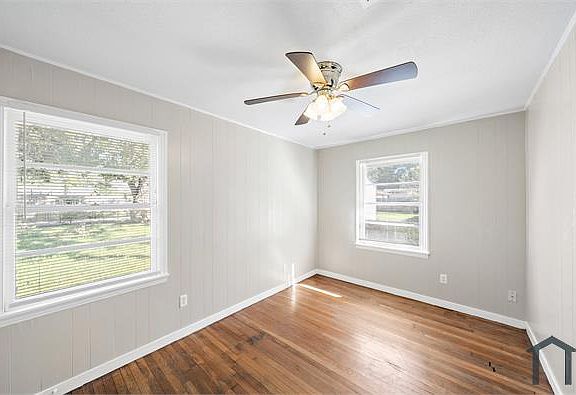 2nd image of 1430 Wayside Dr