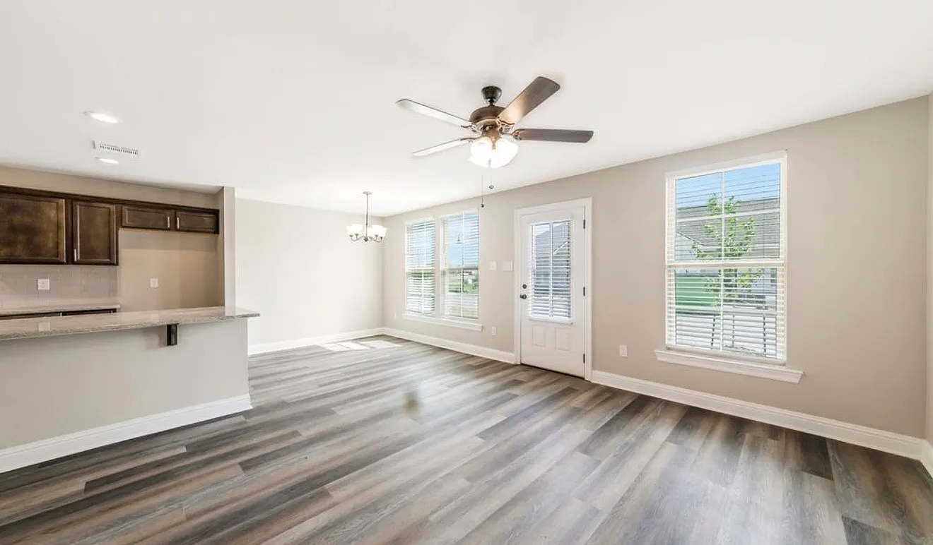 3 bed, 1439 sqft, $2,200 — Photo 2