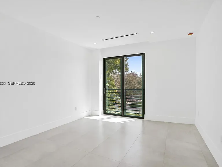 1825 NE 26th Ave — Photo 43