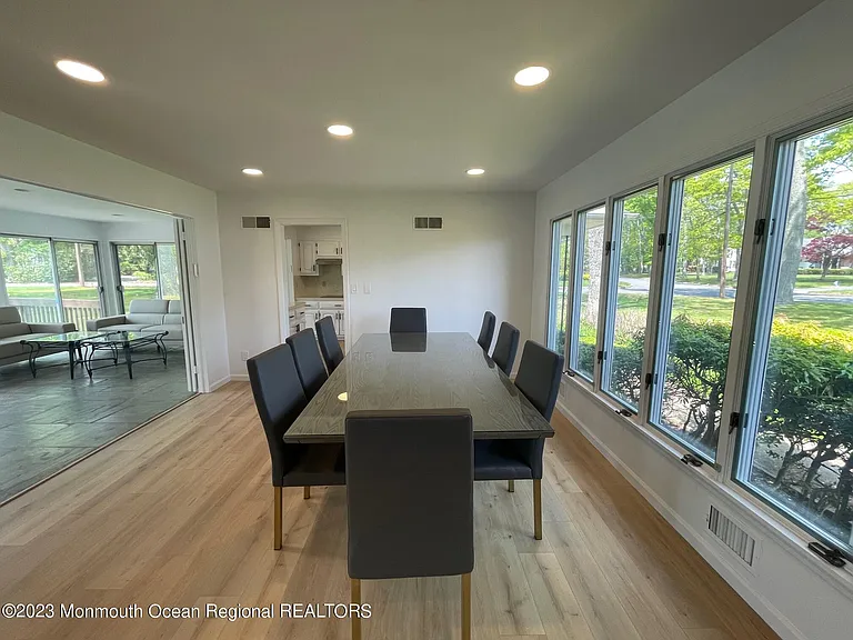 12 Greenbrier Rd — Photo 8