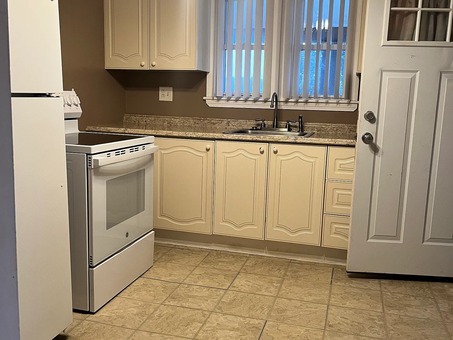2 bed, $2,500 — Photo 4