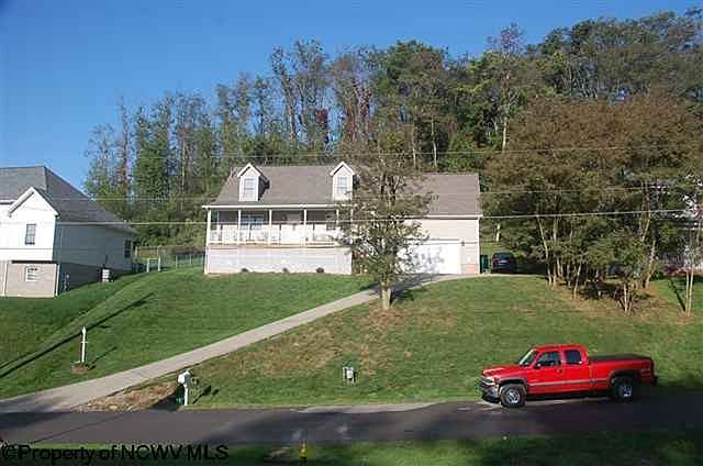 1st image of 18 Woodbrook Ln