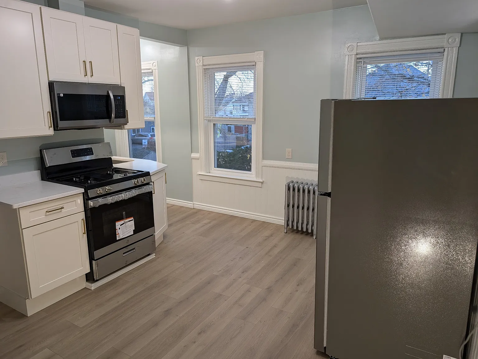 2 bed, 1100 sqft, $1,900 — Photo 3