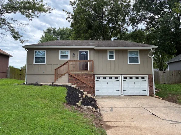 2520 NW Oxford Dr, Blue Springs, MO 64015