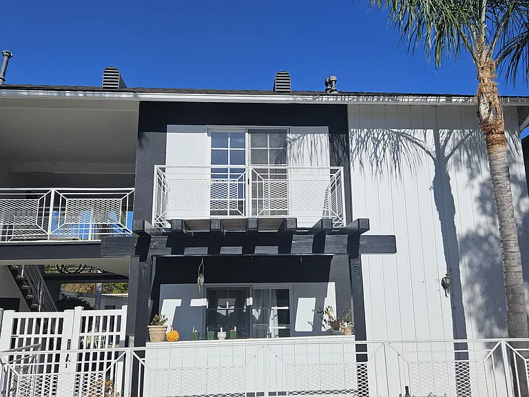 405 Corona Del Mar #6 — Photo 2