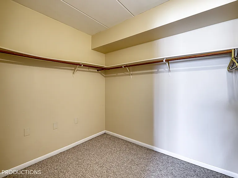 9114 W 140th St #103 — Photo 15