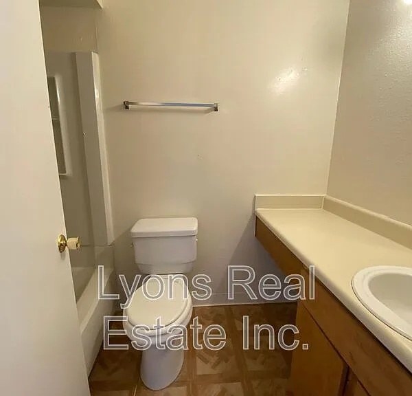 2855 Winkler Ave #124 — Photo 29
