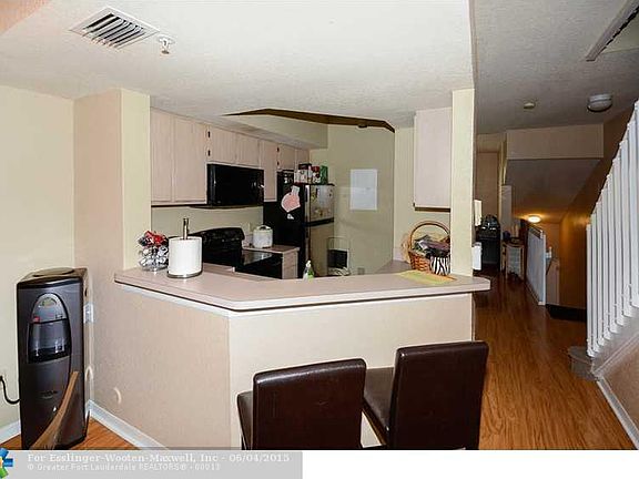 3rd image of 715 SW 148th Ave APT 607