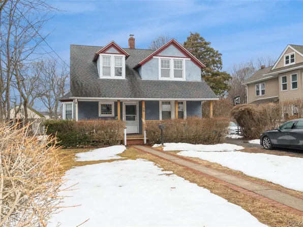 36 Tyler Ave, West Sayville, NY 11796