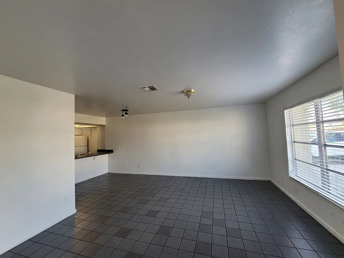 Building Photo - 931 SE 23rd Pl