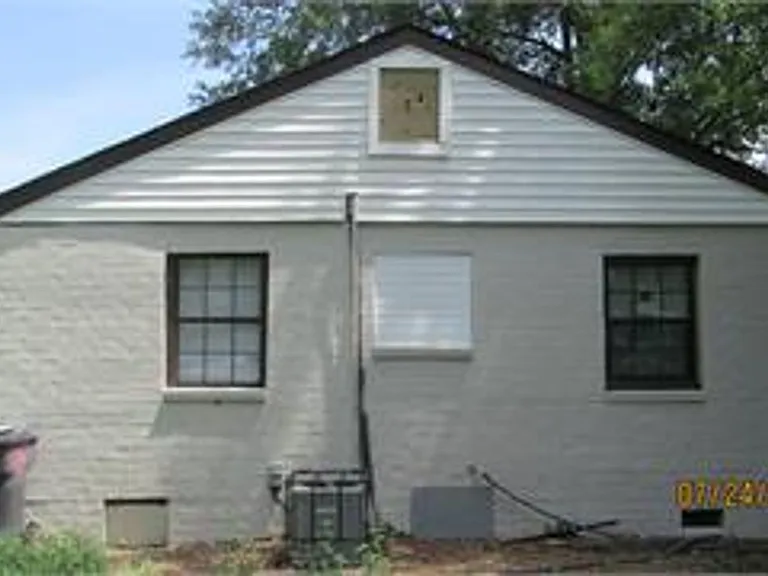 1946 Greene St — Photo 11