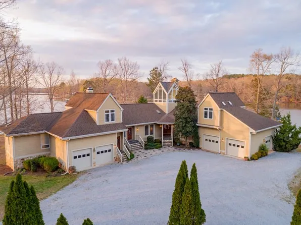 1395 Alexander Dr, Bracey, VA 23919