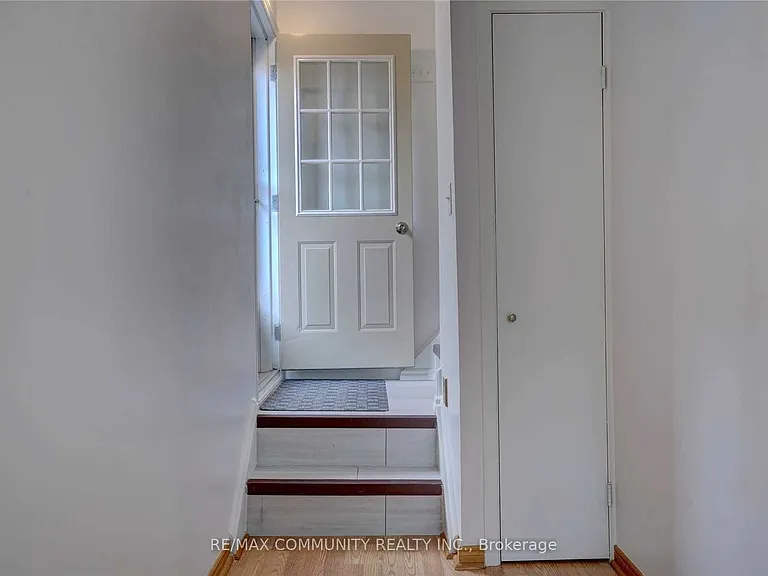 435 Maplewood Dr — Photo 1