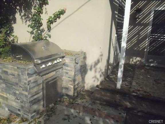 Built-in Bar-B-Que