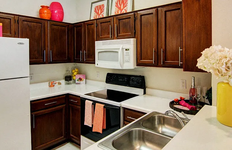 Tuscany Apartments — Photo 15