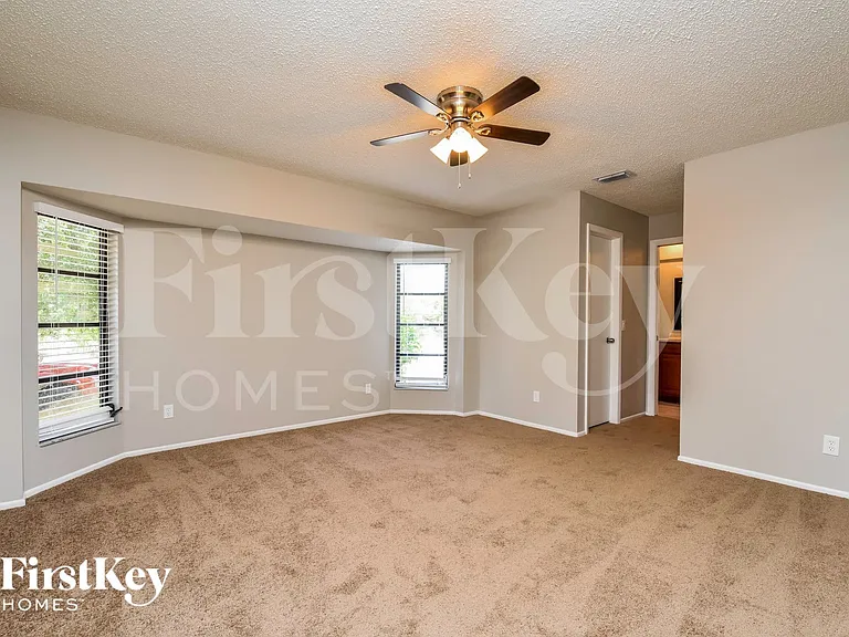 1000 Vega Ave NW — Photo 9
