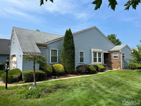 65 Yorkshire Dr, Monroe Township, NJ 08831