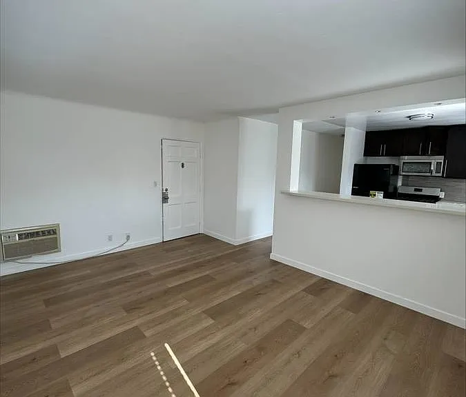 1034 Law St #6 — Photo 1